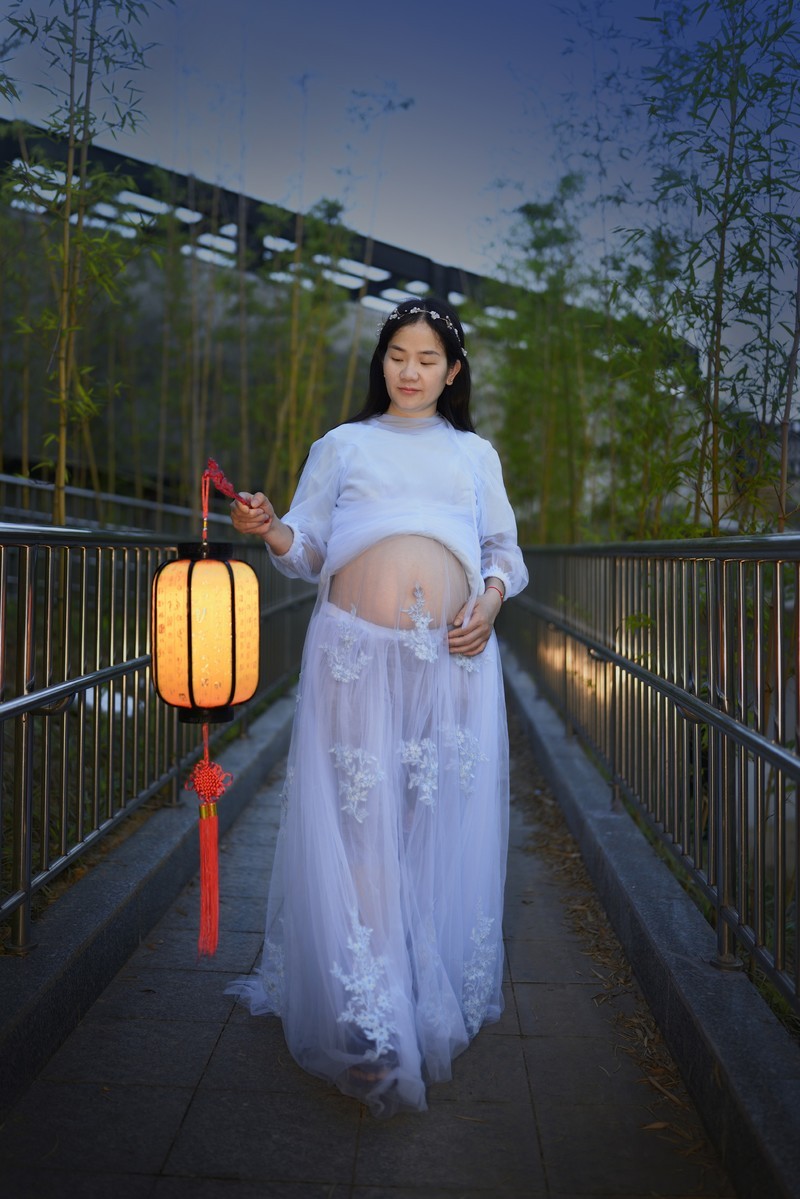 新入手的新镜头，为媳妇拍个二宝的孕照