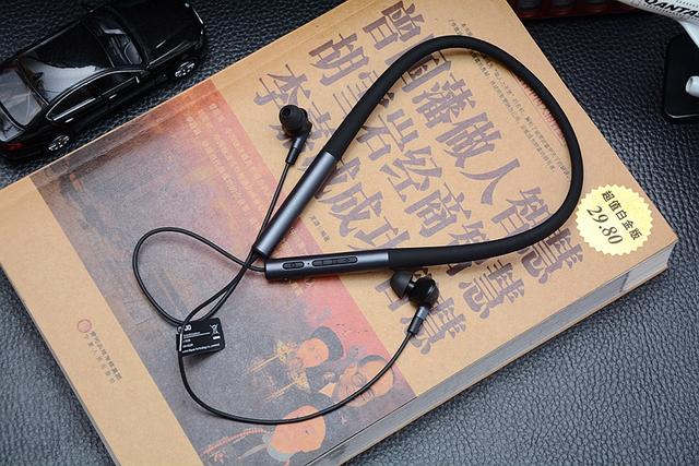 颈挂式、磁吸附，雷柏XS100蓝牙耳机售价不到Bose、大法的零头