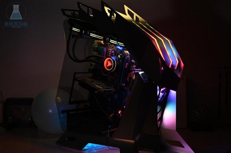 异形爱好者的机箱MOD大玩具，大水牛铁血战士机箱体验