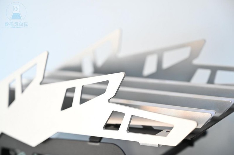 异形爱好者的机箱MOD大玩具，大水牛铁血战士机箱体验