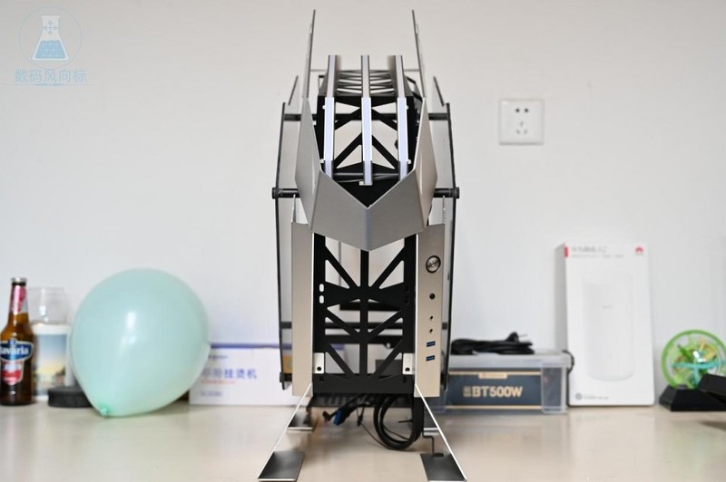 异形爱好者的机箱MOD大玩具，大水牛铁血战士机箱体验