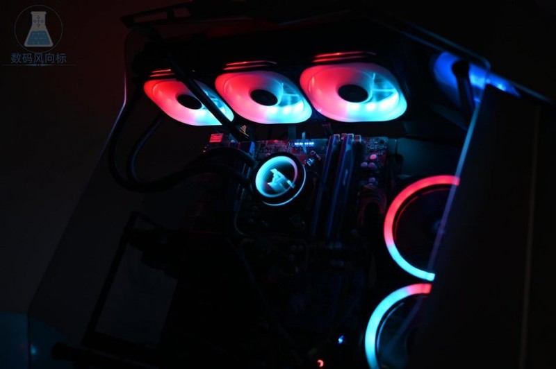 异形爱好者的机箱MOD大玩具，大水牛铁血战士机箱体验