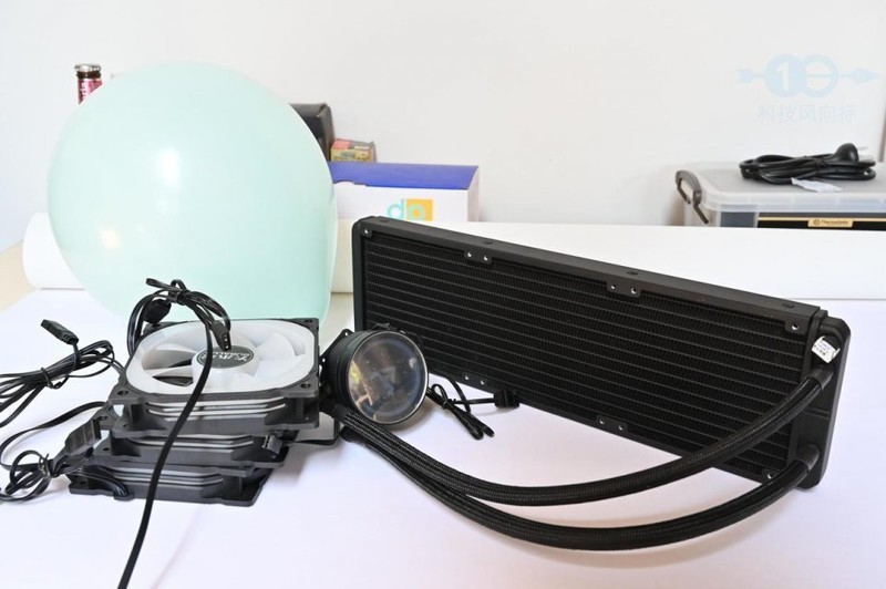 异形爱好者的机箱MOD大玩具，大水牛铁血战士机箱体验