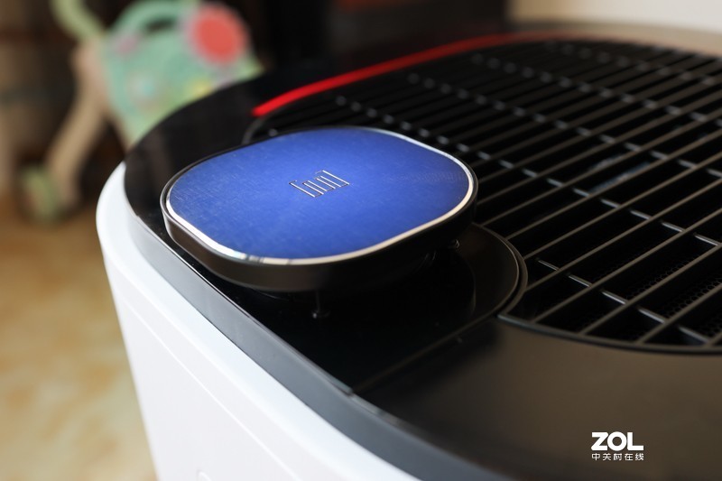 给女儿的健康成长加一道防护，ATMOBOT Pro有眼、有脚、有大脑的空气净化机器人评测