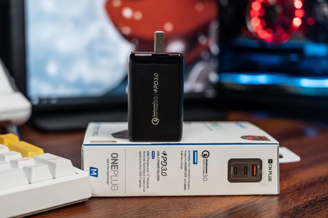 充电接口不够用？MOMAX氮化镓PD快充充电器给你解决办法