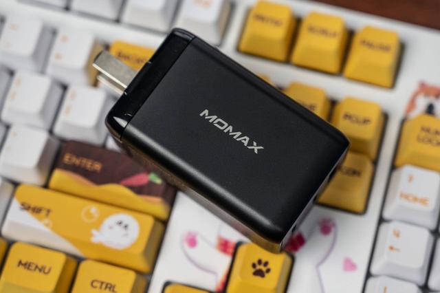 充电接口不够用？MOMAX氮化镓PD快充充电器给你解决办法