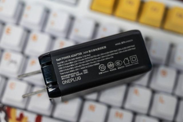 充电接口不够用？MOMAX氮化镓PD快充充电器给你解决办法