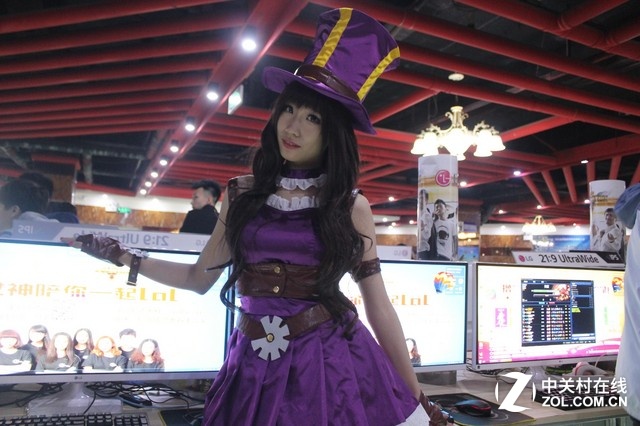 妞儿们！！！有本事放开那些显示器，冲我来！！！