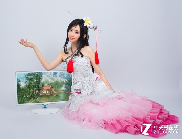 妞儿们！！！有本事放开那些显示器，冲我来！！！