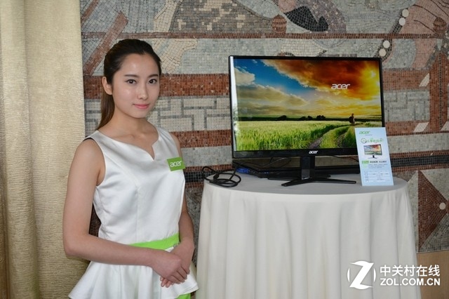 妞儿们！！！有本事放开那些显示器，冲我来！！！