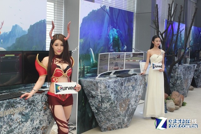 妞儿们！！！有本事放开那些显示器，冲我来！！！