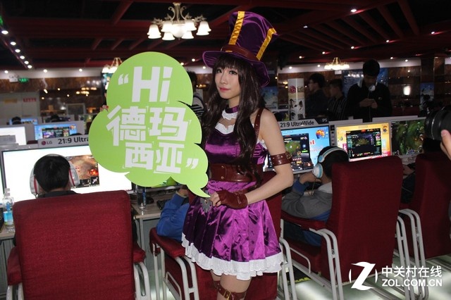 妞儿们！！！有本事放开那些显示器，冲我来！！！