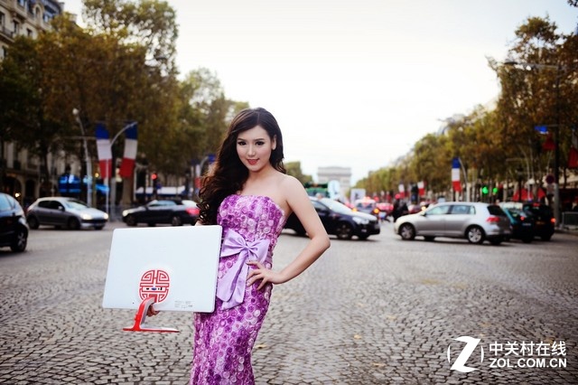 妞儿们！！！有本事放开那些显示器，冲我来！！！