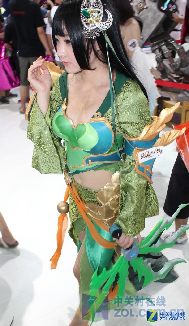 妞儿们！！！有本事放开那些显示器，冲我来！！！