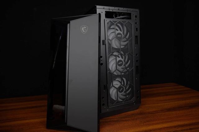 重燃桌面RGB，红龙套装全新中塔机箱MPG GUNGNIR 110R