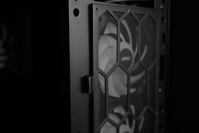 重燃桌面RGB，红龙套装全新中塔机箱MPG GUNGNIR 110R