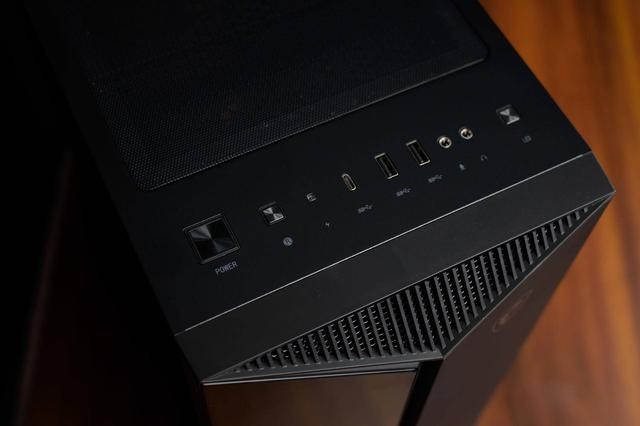 重燃桌面RGB，红龙套装全新中塔机箱MPG GUNGNIR 110R