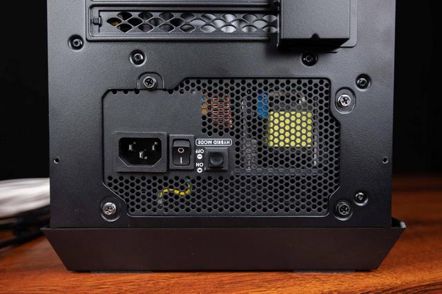 重燃桌面RGB，红龙套装全新中塔机箱MPG GUNGNIR 110R