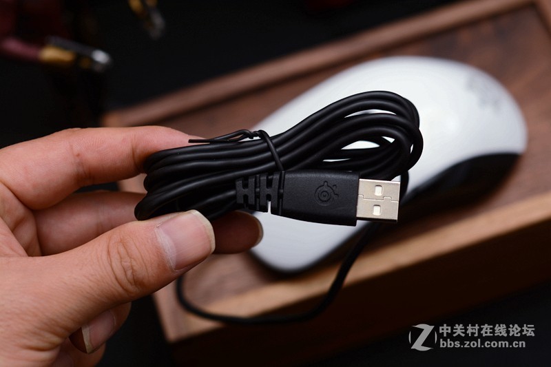 颜值很高、分量只有80g，赛睿Rival106鼠标开箱