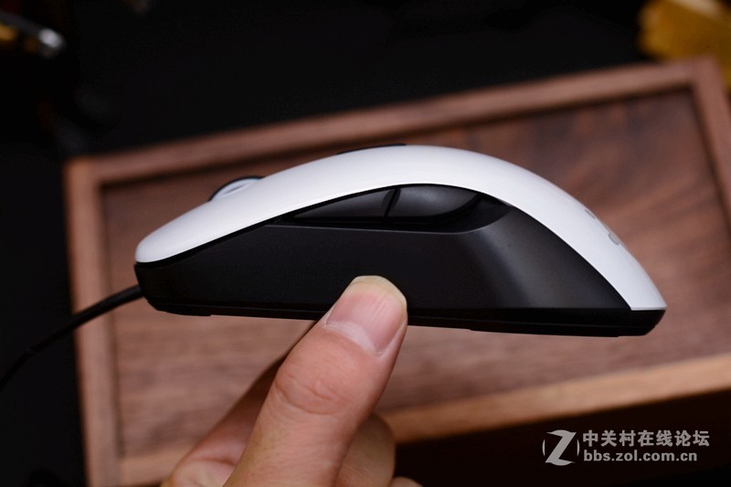 颜值很高、分量只有80g，赛睿Rival106鼠标开箱