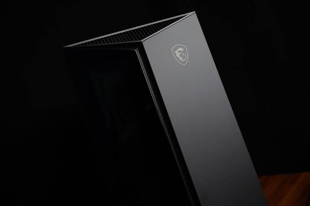 重燃桌面RGB，红龙套装全新中塔机箱MPG GUNGNIR 110R