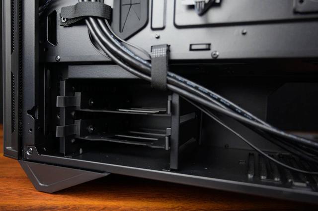 重燃桌面RGB，红龙套装全新中塔机箱MPG GUNGNIR 110R