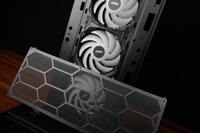 重燃桌面RGB，红龙套装全新中塔机箱MPG GUNGNIR 110R