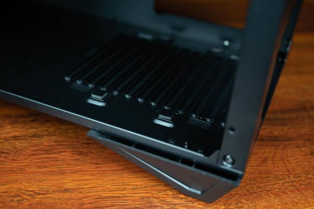 重燃桌面RGB，红龙套装全新中塔机箱MPG GUNGNIR 110R