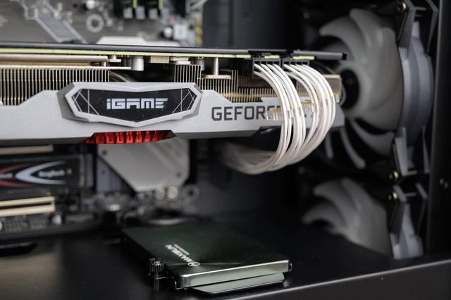 重燃桌面RGB，红龙套装全新中塔机箱MPG GUNGNIR 110R