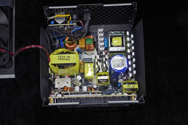 青出于蓝而胜于蓝，安钛克 HCG-X1000W，玫瑰金电源一探究竟