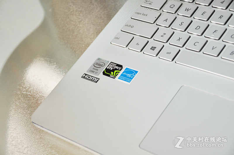 华硕ZenBook Pro UX501 开箱初体验！