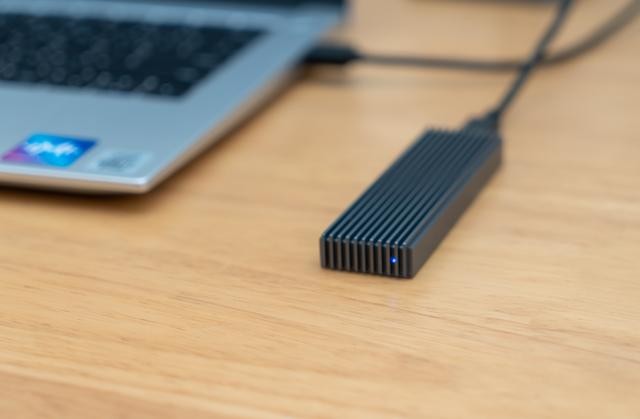 升级下来的NV固态别扔，装到硬盘盒里，性能依然强悍