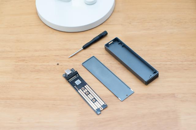 升级下来的NV固态别扔，装到硬盘盒里，性能依然强悍