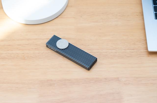 升级下来的NV固态别扔，装到硬盘盒里，性能依然强悍