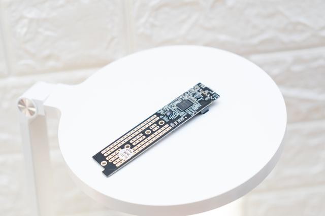 升级下来的NV固态别扔，装到硬盘盒里，性能依然强悍