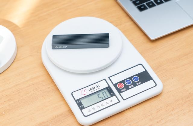 升级下来的NV固态别扔，装到硬盘盒里，性能依然强悍