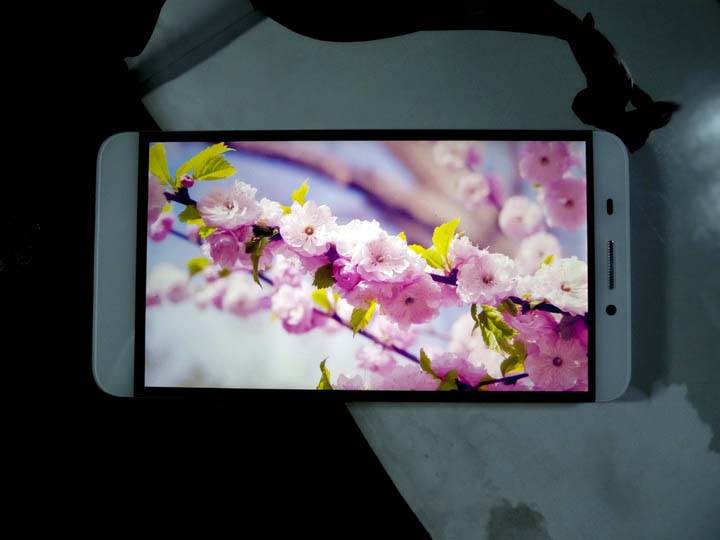 【乐视超级手机1---创新之美，令人窒息】屏幕