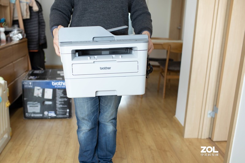 疫情下在家如何从容面对工作压力，高效工具让你事半功倍——兄弟DCP-B7535DW一体机