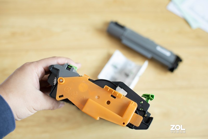 疫情下在家如何从容面对工作压力，高效工具让你事半功倍——兄弟DCP-B7535DW一体机