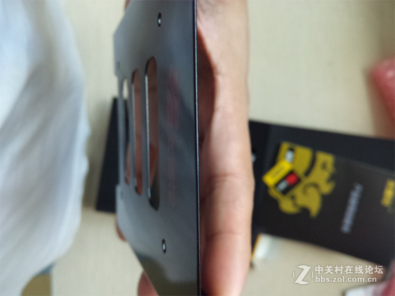 电脑城买来一块120G的。还送转接支架