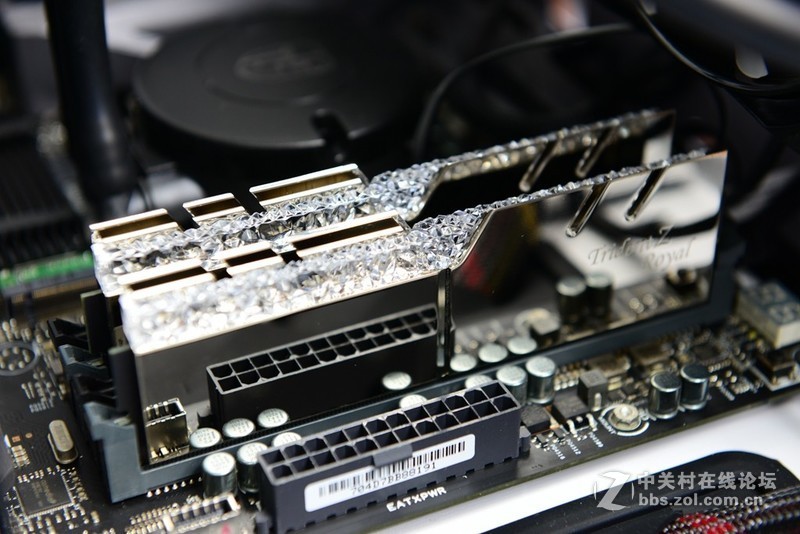 如皇冠上的钻石一般璀璨-----芝奇 皇家戟32GB DDR4-3200 内存套装评测