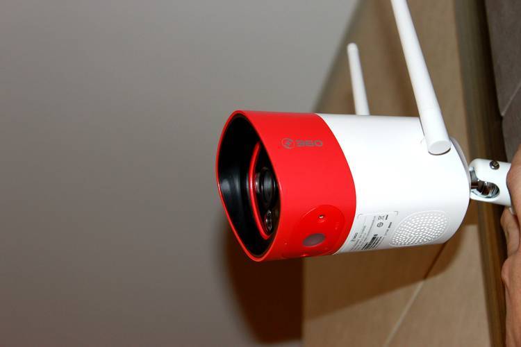 我是老周的lot产品，360红色警戒摄像机，保安全一马当先