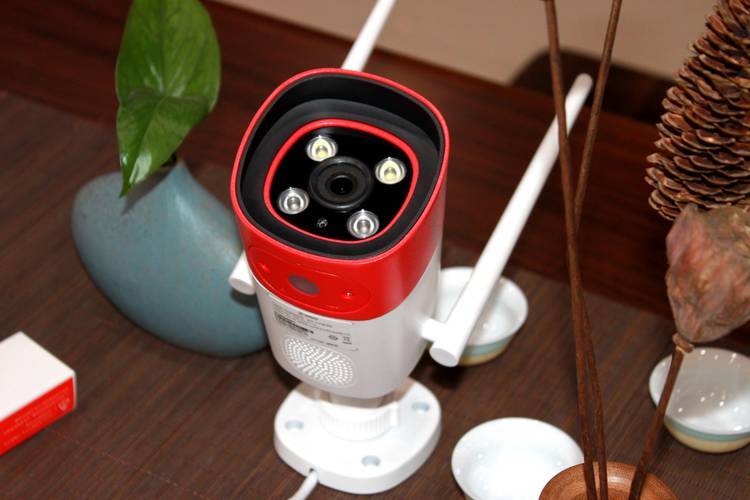 我是老周的lot产品，360红色警戒摄像机，保安全一马当先