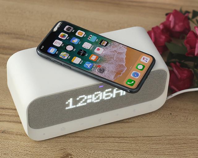 让生活更具品质，安克创新Soundcore多功能床头音箱