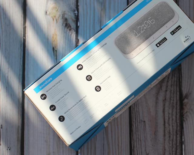 让生活更具品质，安克创新Soundcore多功能床头音箱