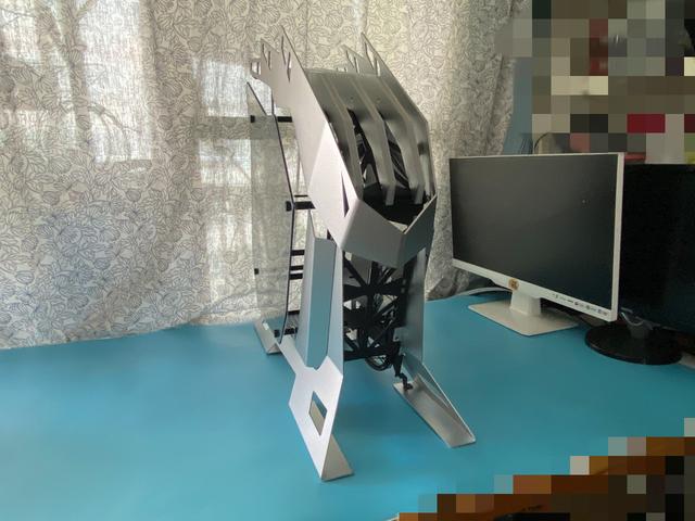 异形机箱好玩吗？装一个看看效果如何，大水牛铁血战士铝合金酷不