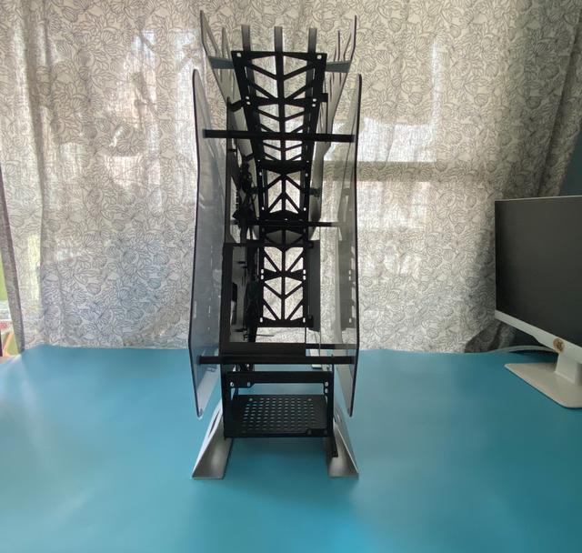 异形机箱好玩吗？装一个看看效果如何，大水牛铁血战士铝合金酷不