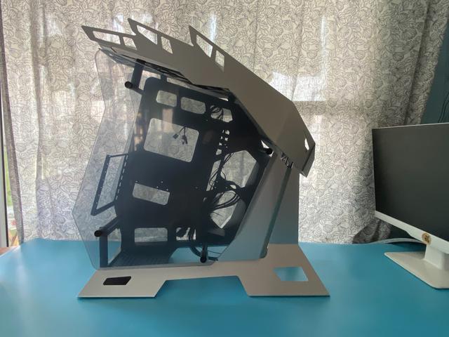 异形机箱好玩吗？装一个看看效果如何，大水牛铁血战士铝合金酷不