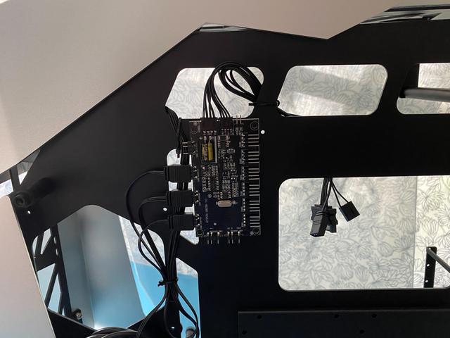 异形机箱好玩吗？装一个看看效果如何，大水牛铁血战士铝合金酷不