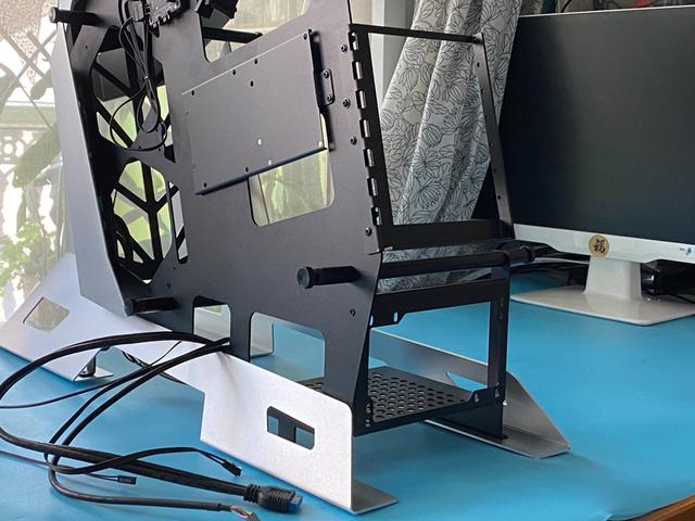 异形机箱好玩吗？装一个看看效果如何，大水牛铁血战士铝合金酷不